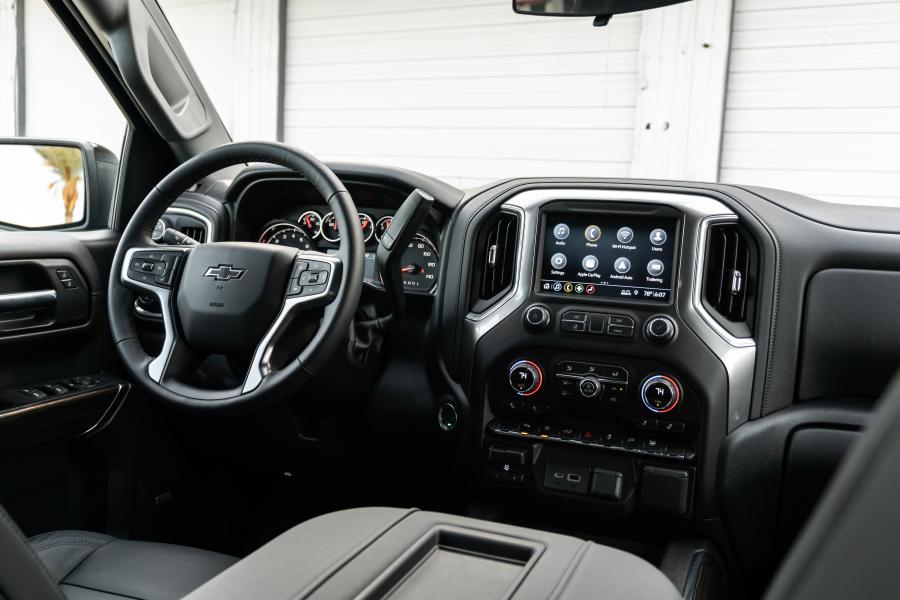 Торпедо Chevrolet Silverado RST Double Cab 2018 года  (фото 19 из 40)